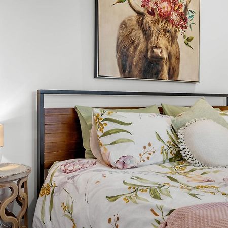 Little Sunshine - Private Acreage Guest Home เฮอร์วีย์เบย์ ภายนอก รูปภาพ